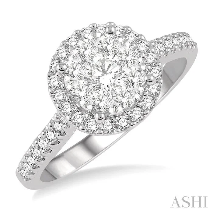 ROUND SHAPE HALO LOVEBRIGHT ESSENTIAL DIAMOND ENGAGEMENT RING