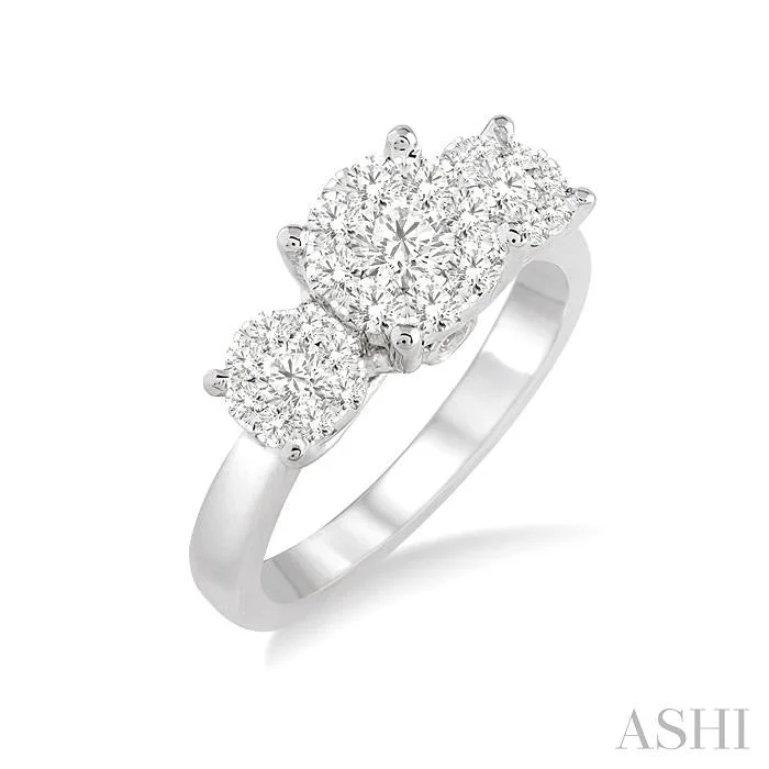 ROUND SHAPE PAST PRESENT & FUTURE LOVEBRIGHT ESSENTIAL DIAMOND ENGAGEMENT RING