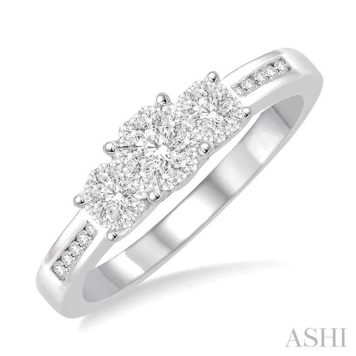 ROUND SHAPE PAST PRESENT & FUTURE LOVEBRIGHT ESSENTIAL DIAMOND RING