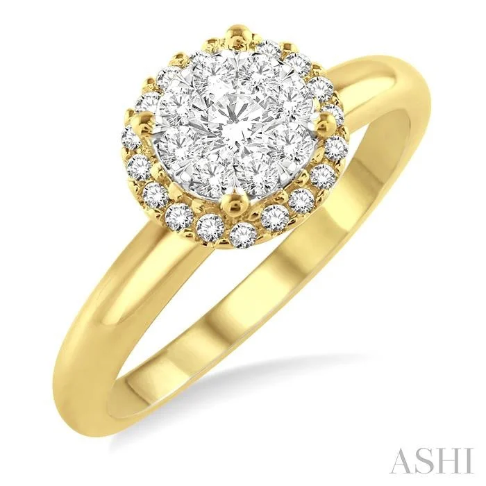 ROUND SHAPE HALO LOVEBRIGHT ESSENTIAL DIAMOND ENGAGEMENT RING