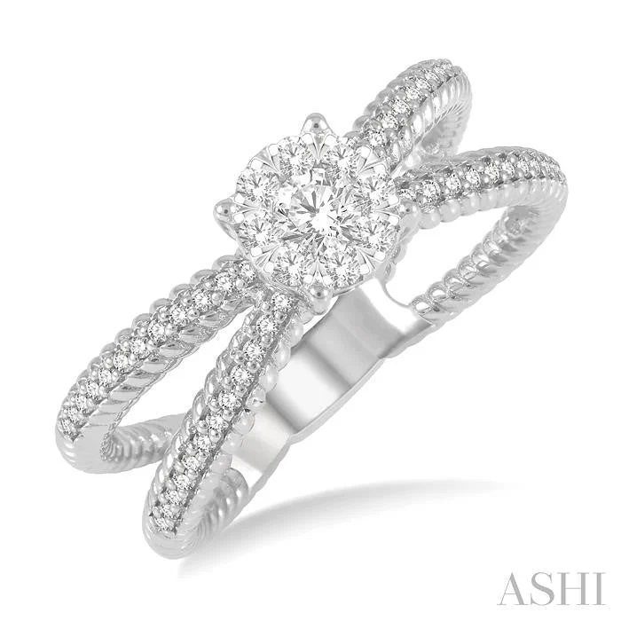 ROUND SHAPE LOVEBRIGHT DIAMOND RING