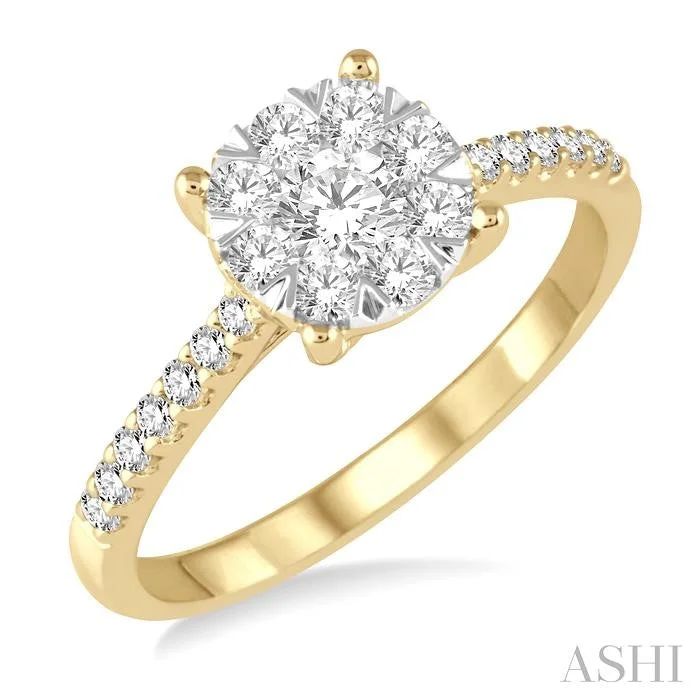 ROUND SHAPE LOVEBRIGHT ESSENTIAL DIAMOND ENGAGEMENT RING