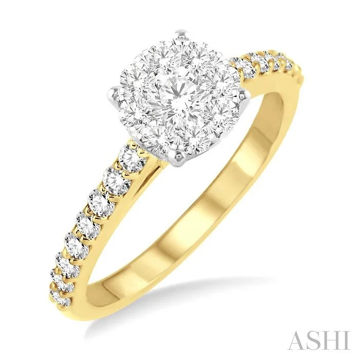 ROUND SHAPE LOVEBRIGHT ESSENTIAL DIAMOND ENGAGEMENT RING