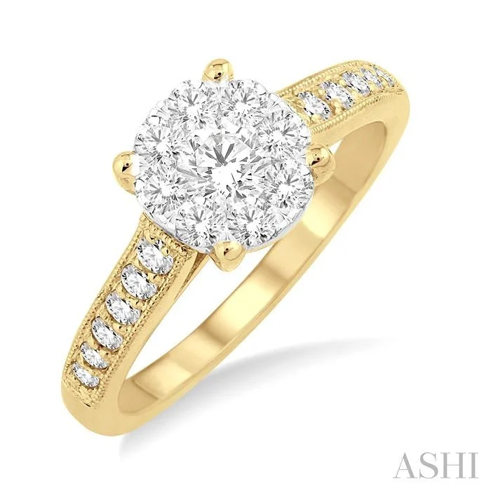 ROUND SHAPE LOVEBRIGHT ESSENTIAL DIAMOND ENGAGEMENT RING