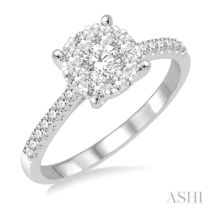 ROUND SHAPE LOVEBRIGHT ESSENTIAL DIAMOND ENGAGEMENT RING