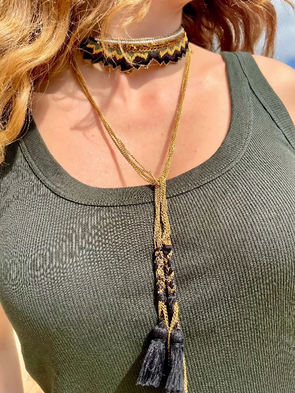 Mahi Carbone Chocker